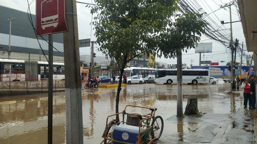 Lluvia deja severos encharcamientos en Ecatepec