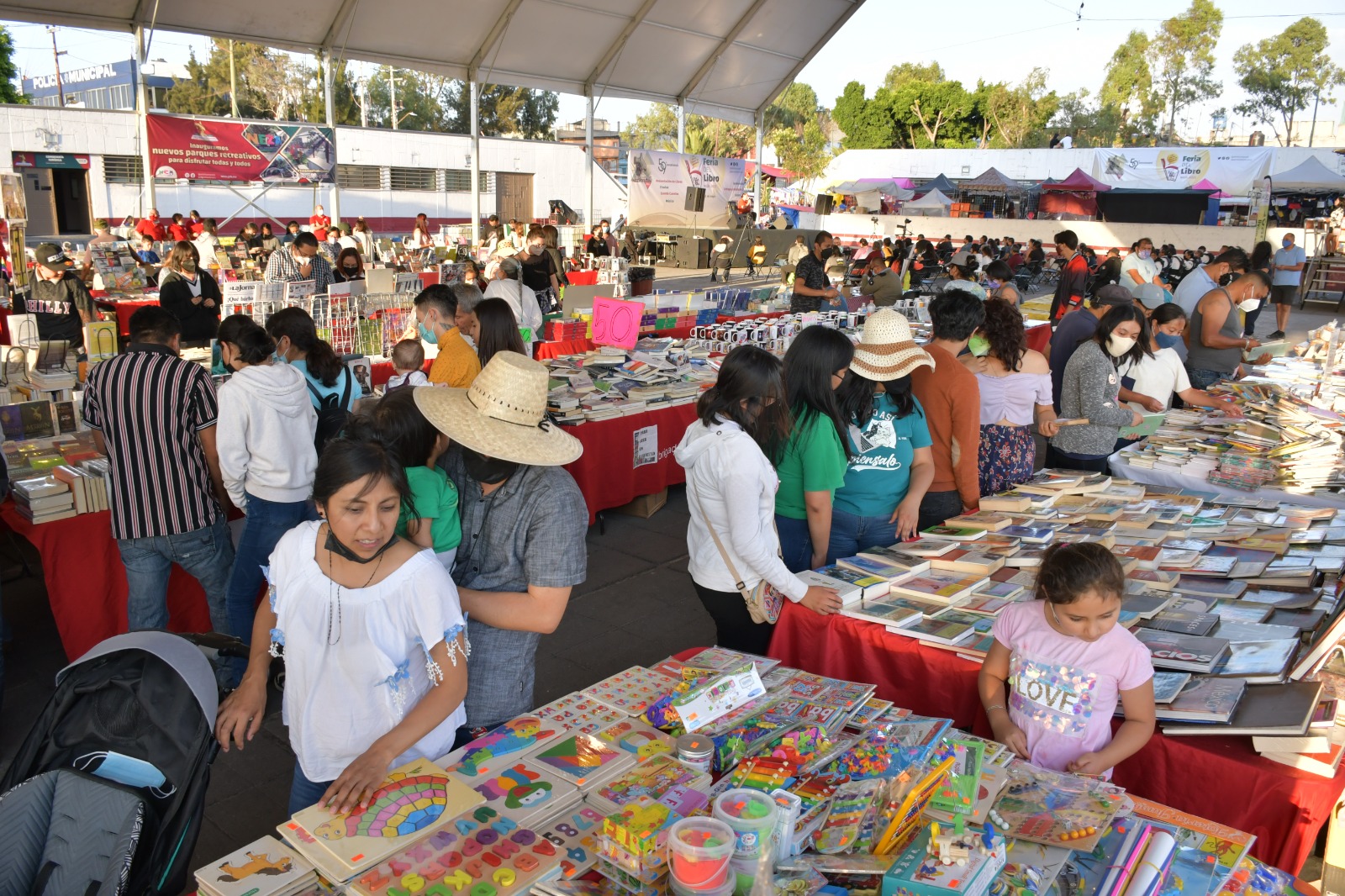 Alistan Feria del Libro Neza 2023