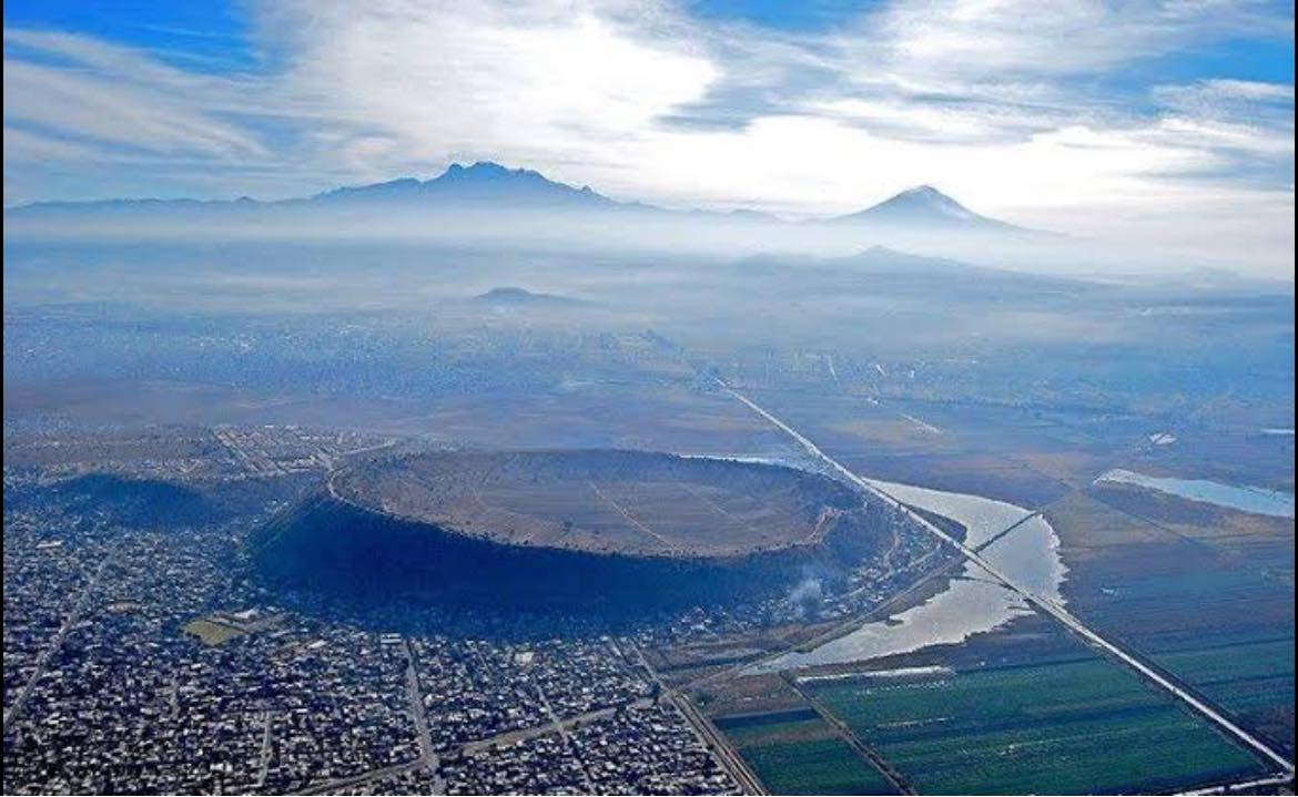 Xico: el ombligo del mundo, volcán devorado por asentamientos humanos