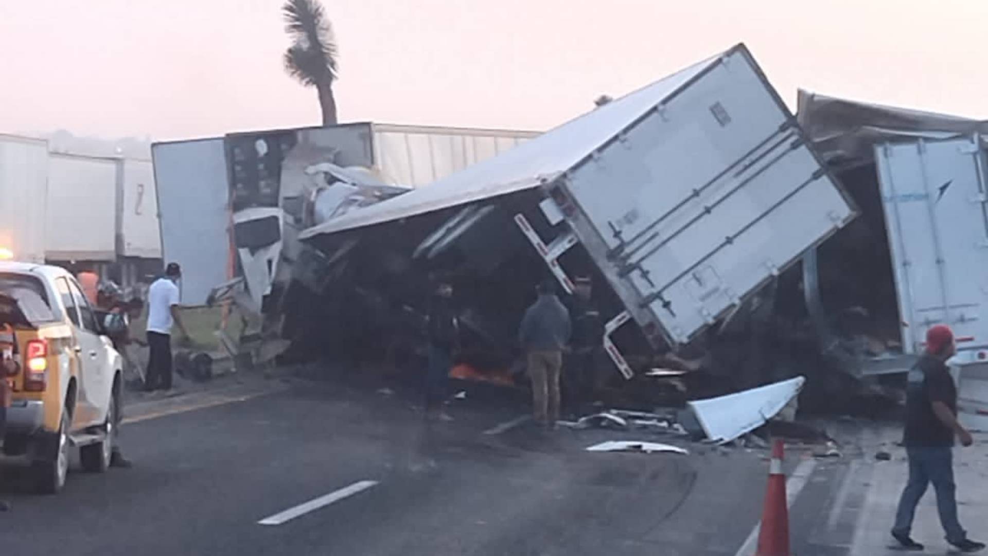 Reportan fuerte accidente sobre la México-Querétaro