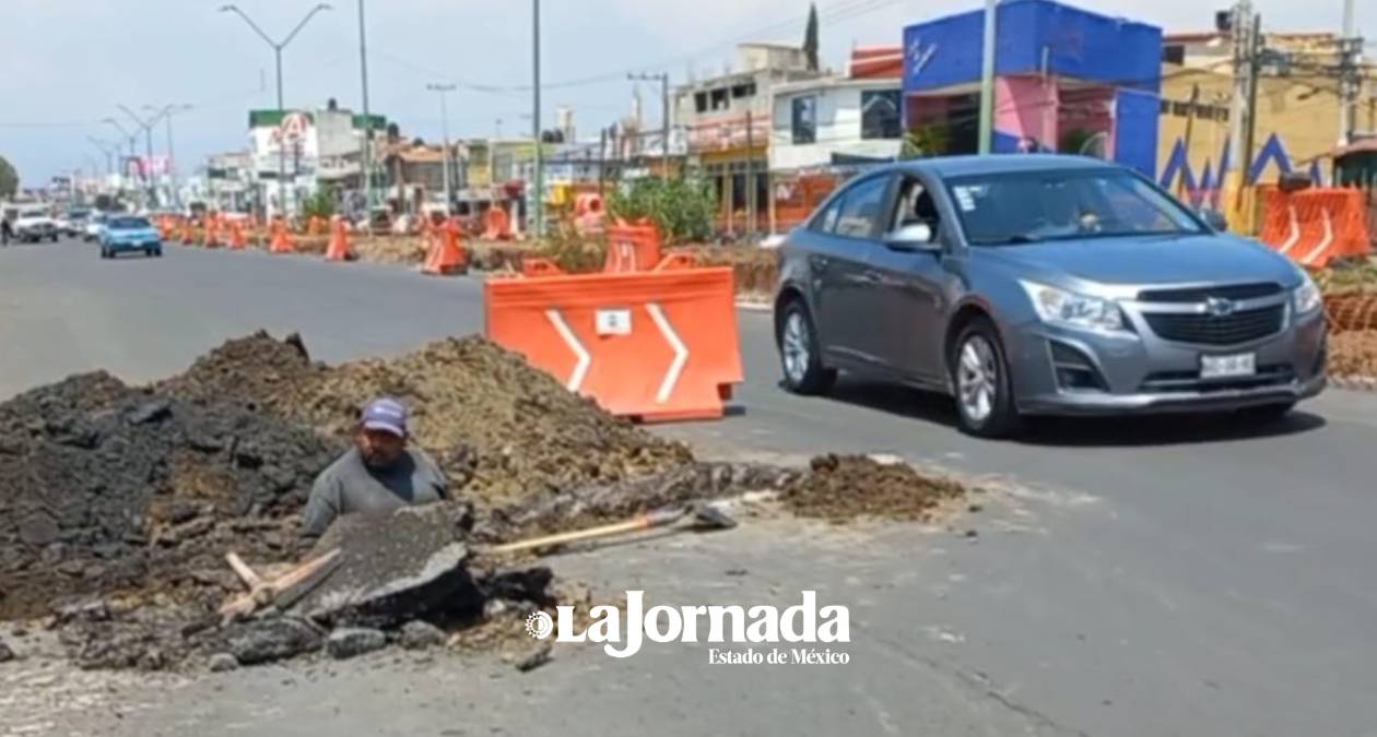 Vialidad afectada por obras del trolebús en Valle de Chalco