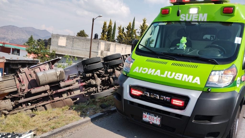 Mujer embarazada muere en accidente carretero en Atlacomulco