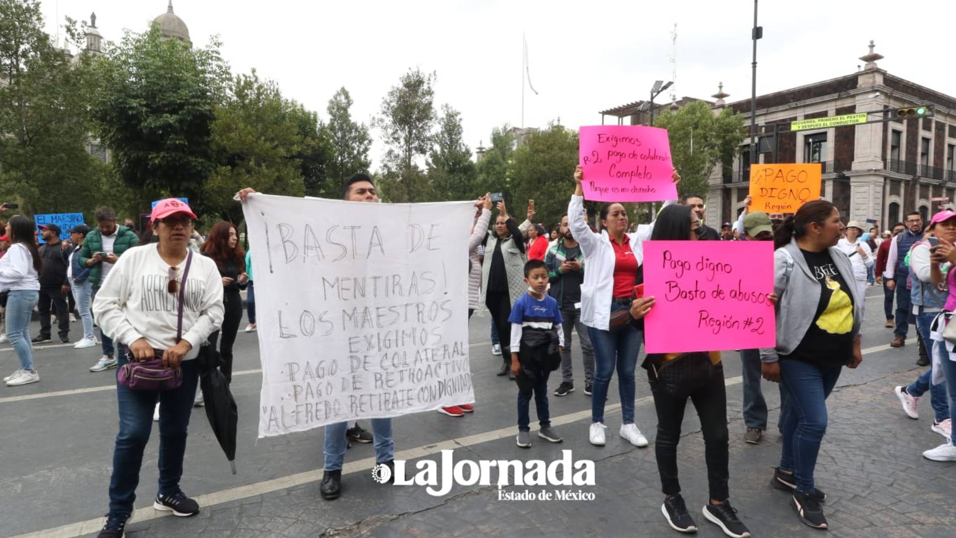 Bloqueo de maestros en Edomex continúa; tráfico de varios kilómetros