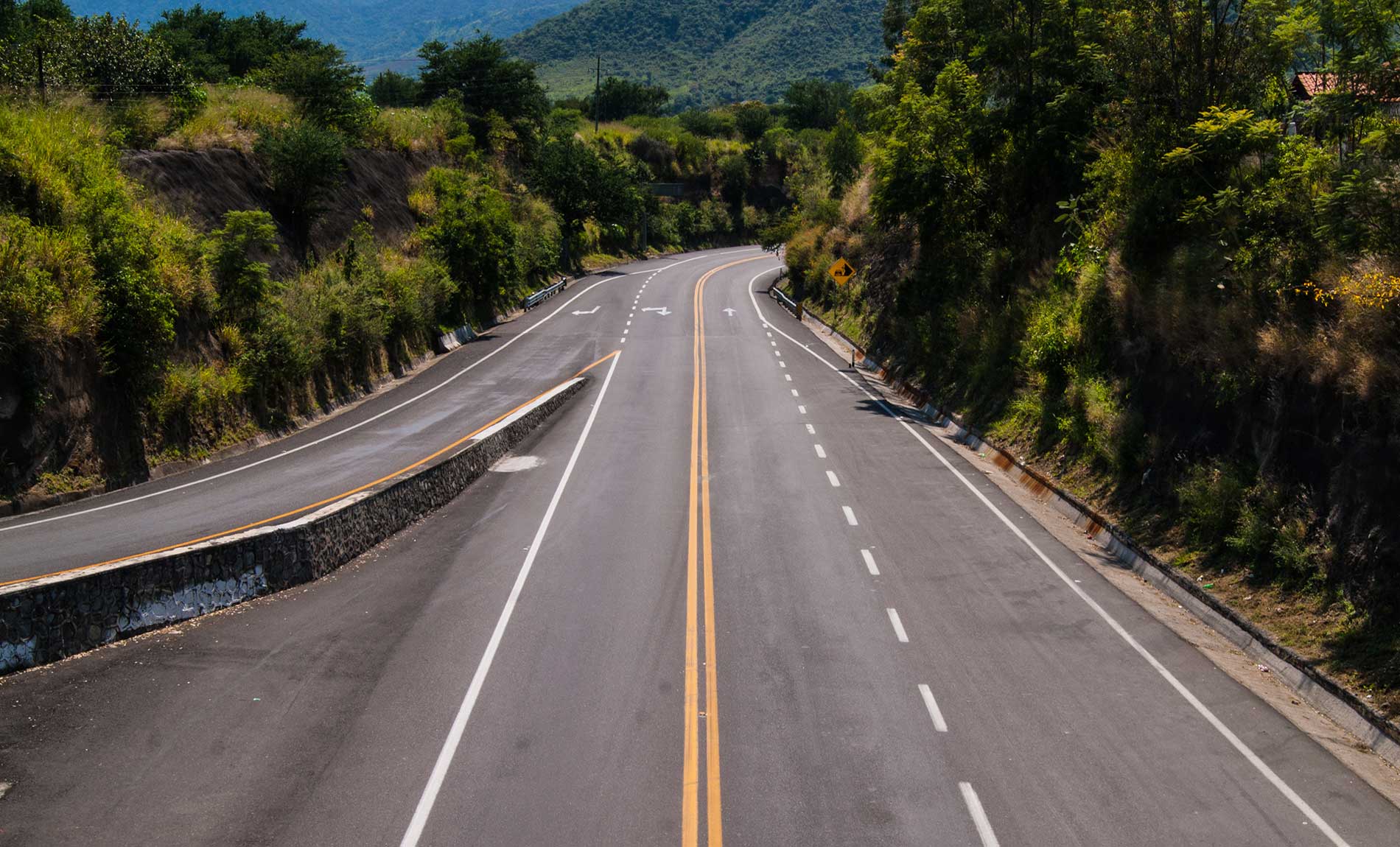 Habitantes de Atizapán bloquean la carretera Lago de Guadalupe por falta de agua