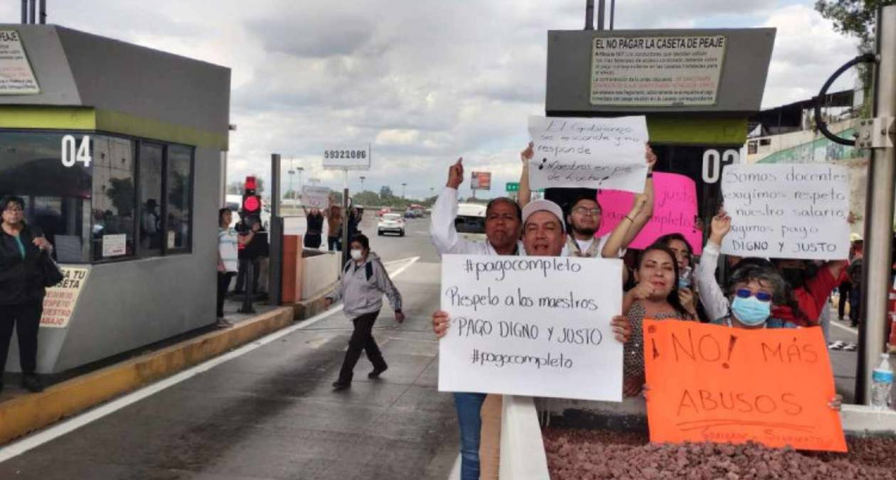 Maestros continúan jornada de protestas en caseta México-Tepotzotlán