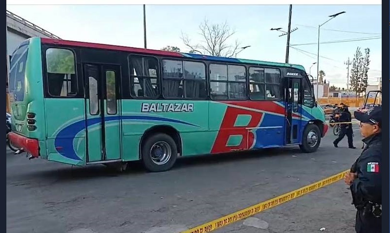 Los hechos ocurrieron a la altura del Puente de Fierro cuando dos sujetos armados subieron como usuarios de dicho transporte público que corre de Tizayuca al metro Martín Carrera. Foto: Especial