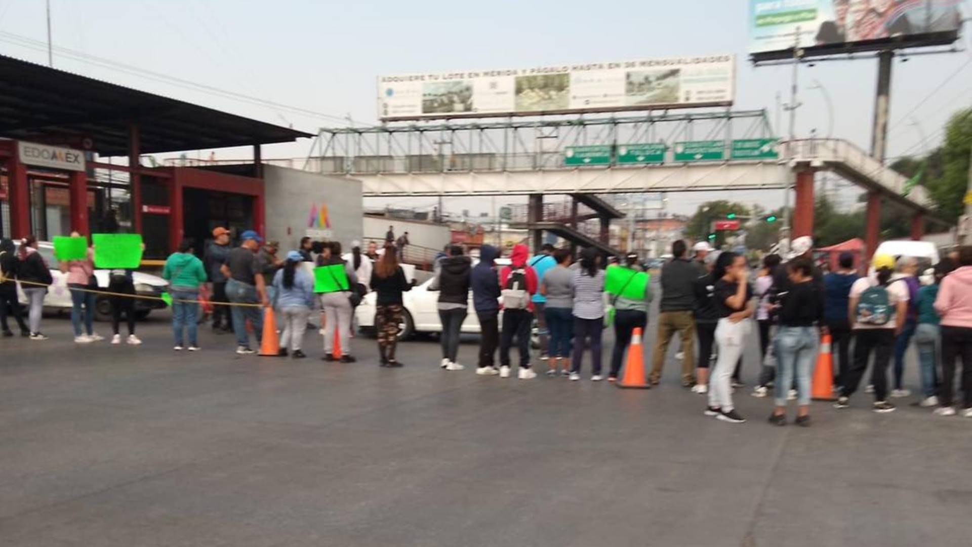 Video: Bloquean avenida José López Portillo por falta de agua