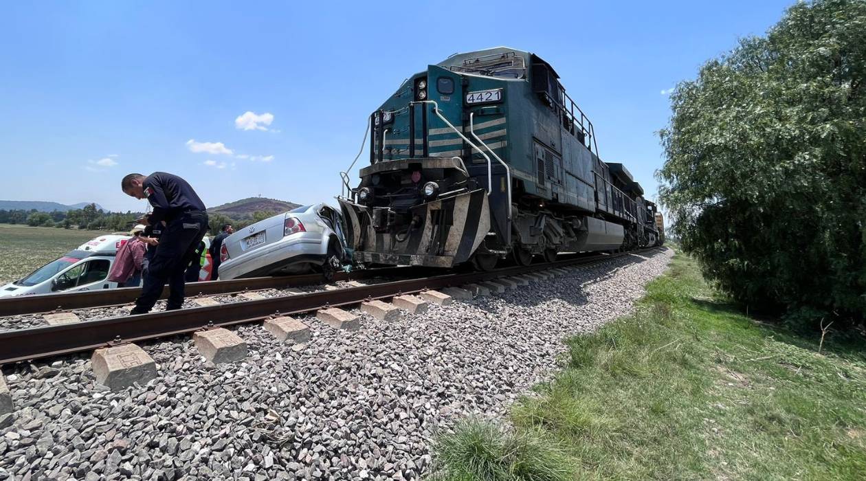 Conductora muere arrastrada por el tren en Axapusco