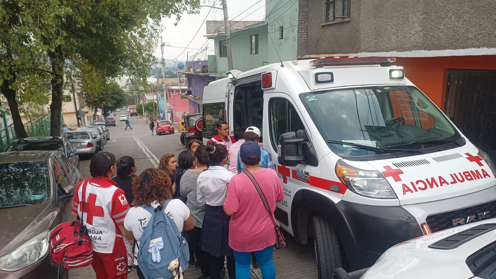 Investigan intoxicación de seis menores en primaria de Tlalnepantla