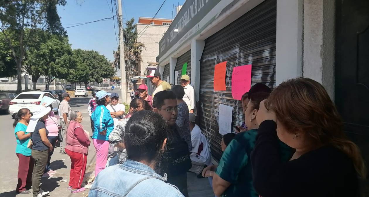 Los Reyes la Paz: Trabajadores toman la Secretaría del Bienestar