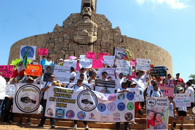 Yucatán: En el día del padre, marchan papás para ver a sus hijos