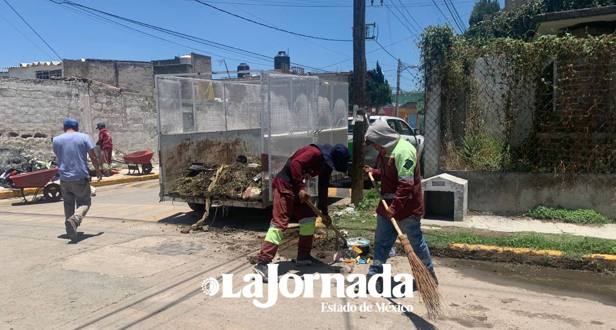 Terminan labores de limpieza tras inundación en San Pedro Atzompa