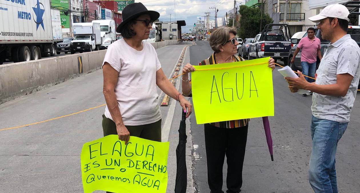 Ecatepec: Residentes de San Javier, bloquean avenida, exigen suministro de agua