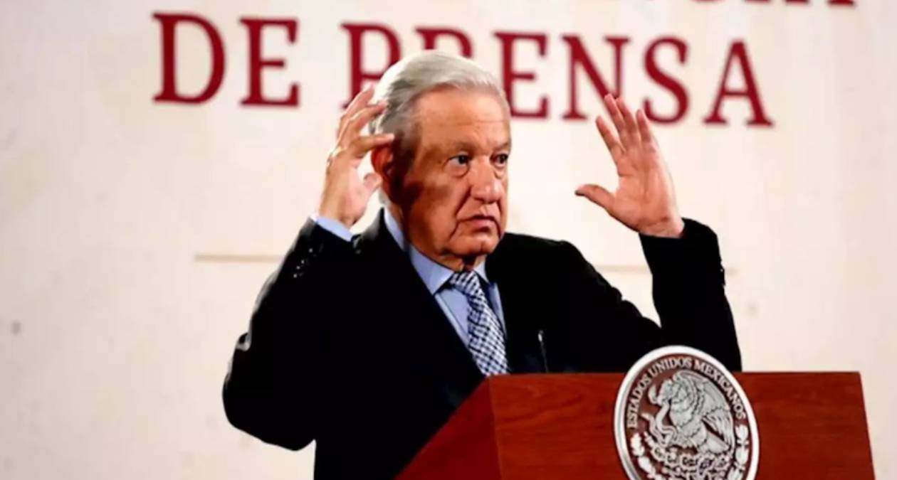 AMLO dice que INE impide informar al pueblo