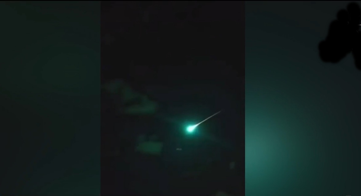 ¿Fin del mundo? Meteoro luminoso se impacta cerca del volcán de Colima