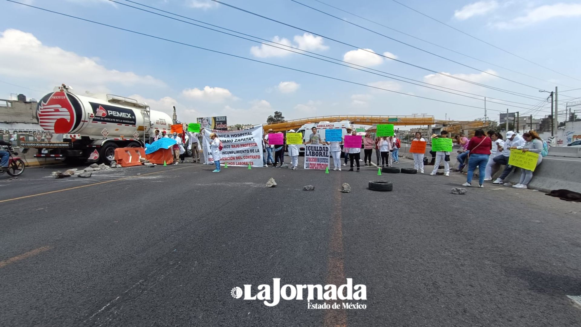 Video: Trabajadores de Salud realizan bloqueo en la Autopista México-Puebla