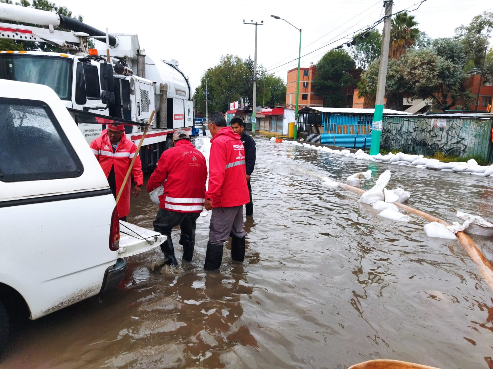 Instalan costaleras en la Presa Ángulo ante posibles escurrimientos