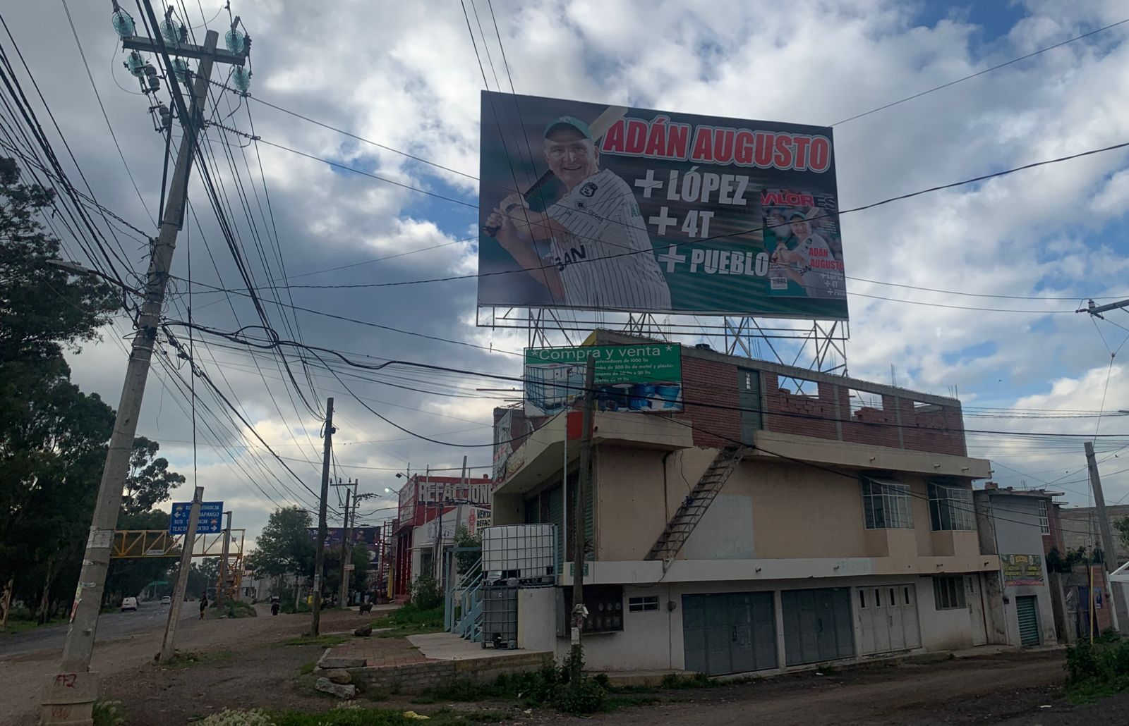 Adán Augusto aumenta presencia con espectaculares en el Valle de México