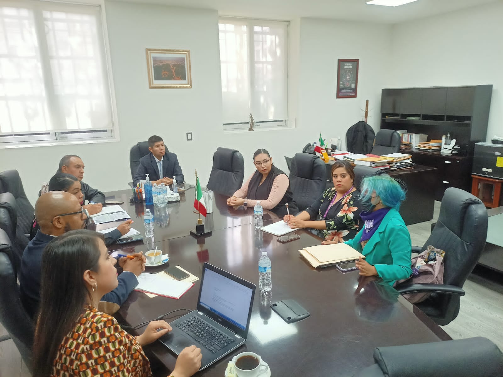 Feministas y ayuntamiento de Toluca dialogan tras agresiones de policía municipal