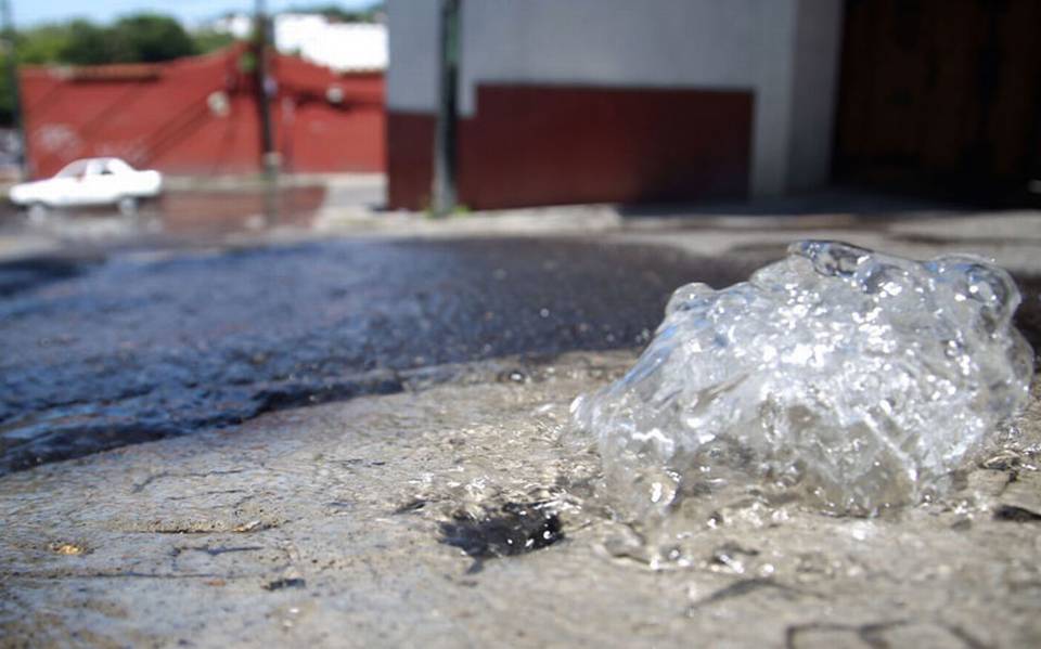 Atizapán: Reportan fuga de agua en la colonia México 86