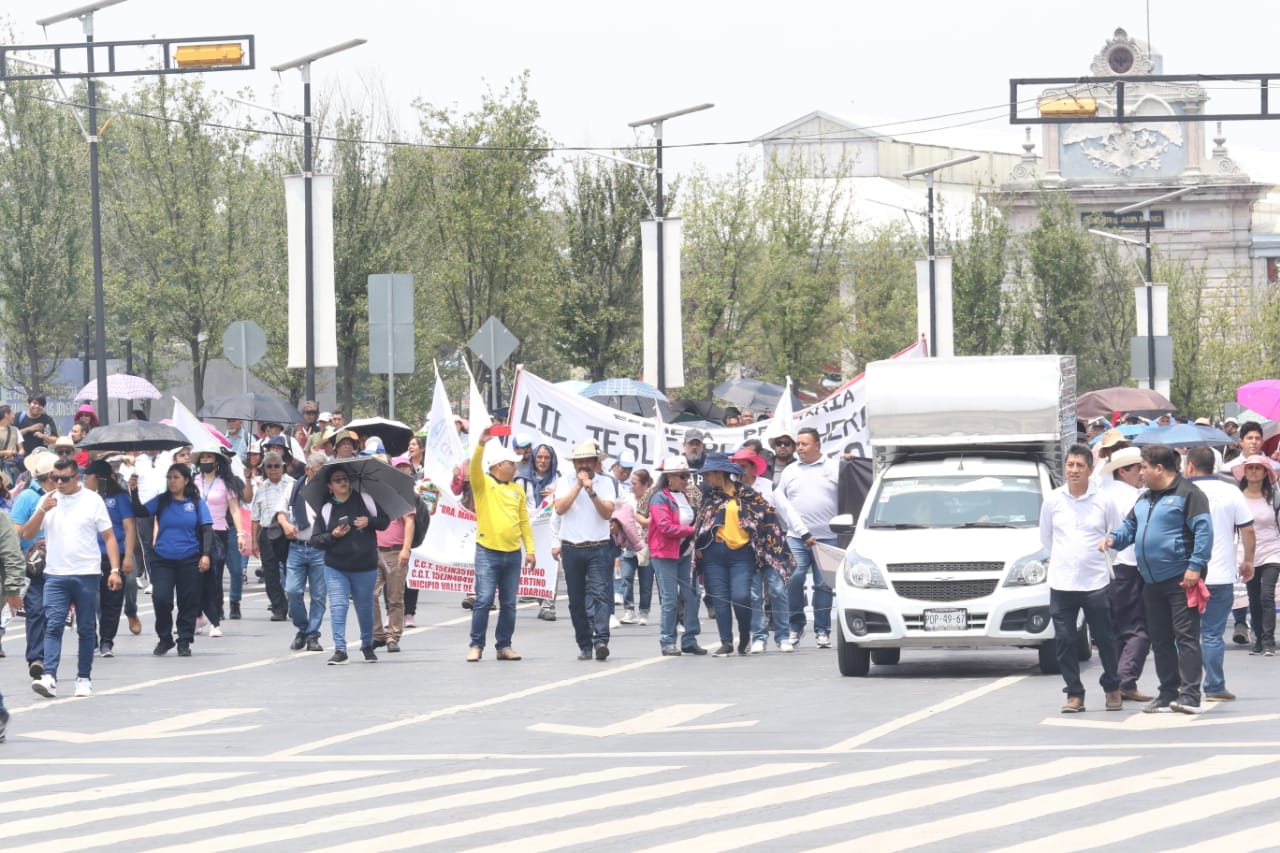 Maestros exigen atender las carencias educativas, bloquearon lerdo 