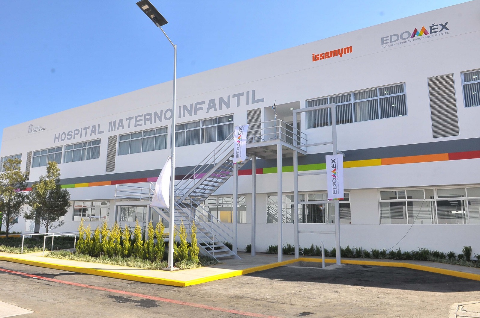 Autorizan 531 nuevas plazas para el sector salud en el Edomex