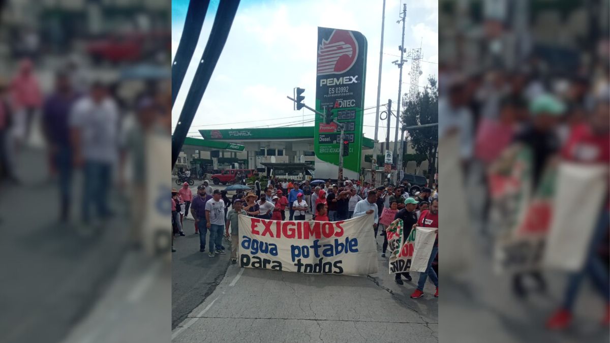 Con bloqueos vecinos de Texcoco y Chimalhuacán exigen agua