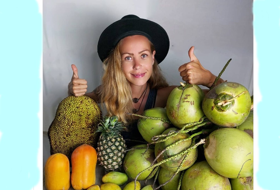 Fallece influencer rusa por desnutrición tras tener dieta a base de frutas