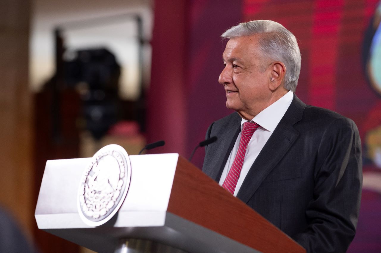 AMLO asegura que el gobernador de Texas “no sabe de migración”