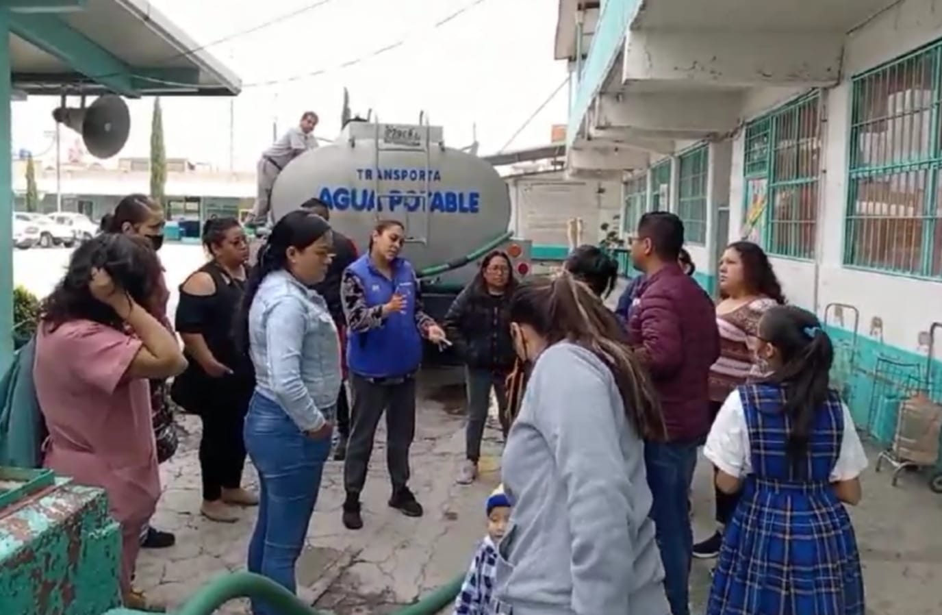 Escuelas de Chimalhuacán padecen desabasto de agua