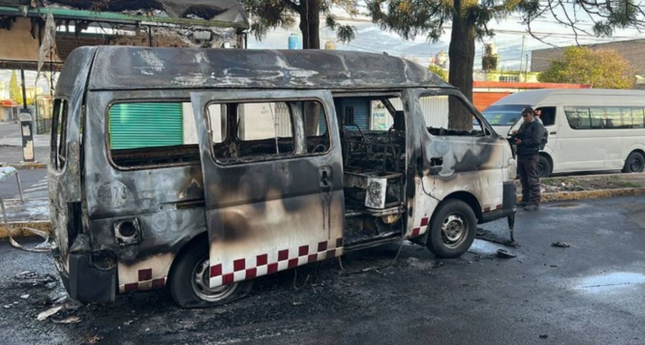 Detienen a tres presuntos responsables de quemar combi en Coacalco