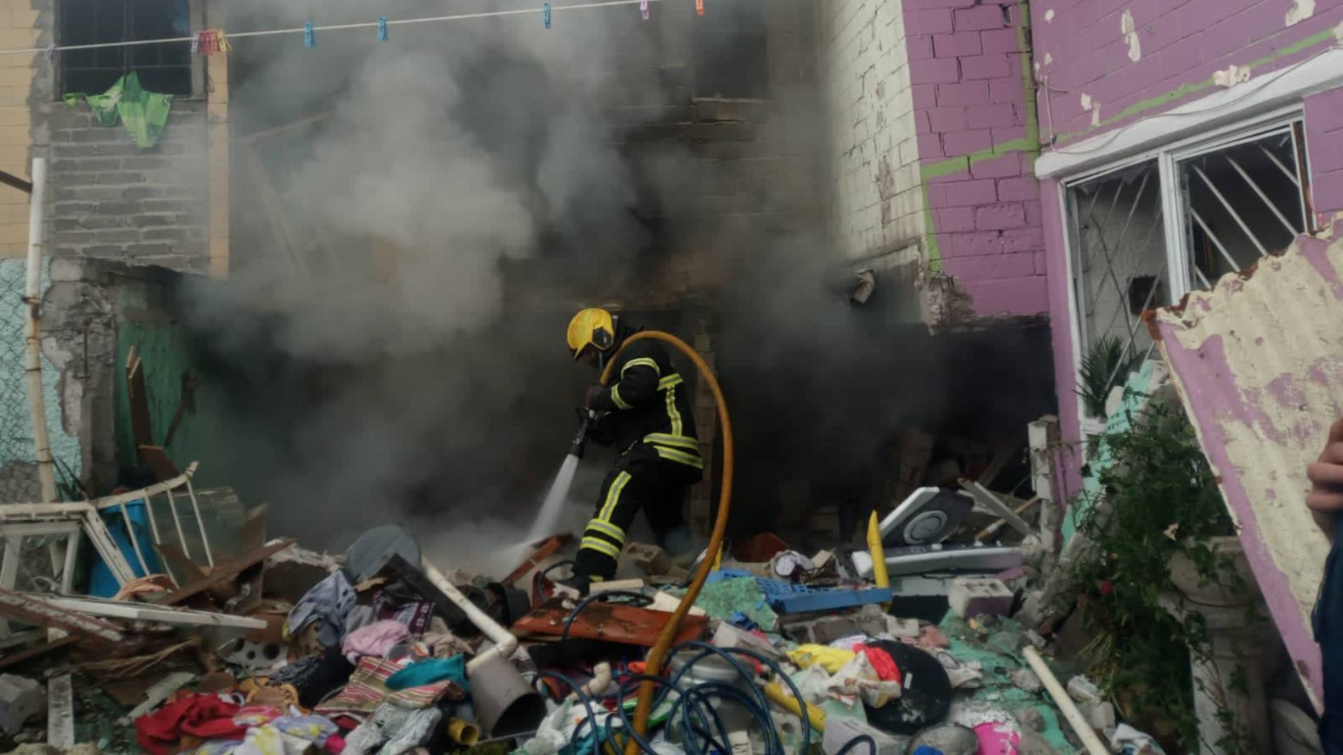 Explosión en Nezahualcóyotl, deja tres lesionados