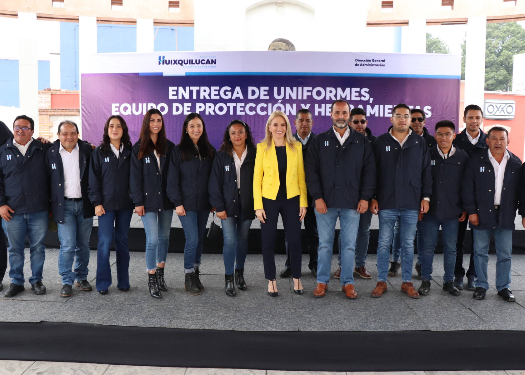 Huixquilucan entrega uniformes, equipo y herramientas