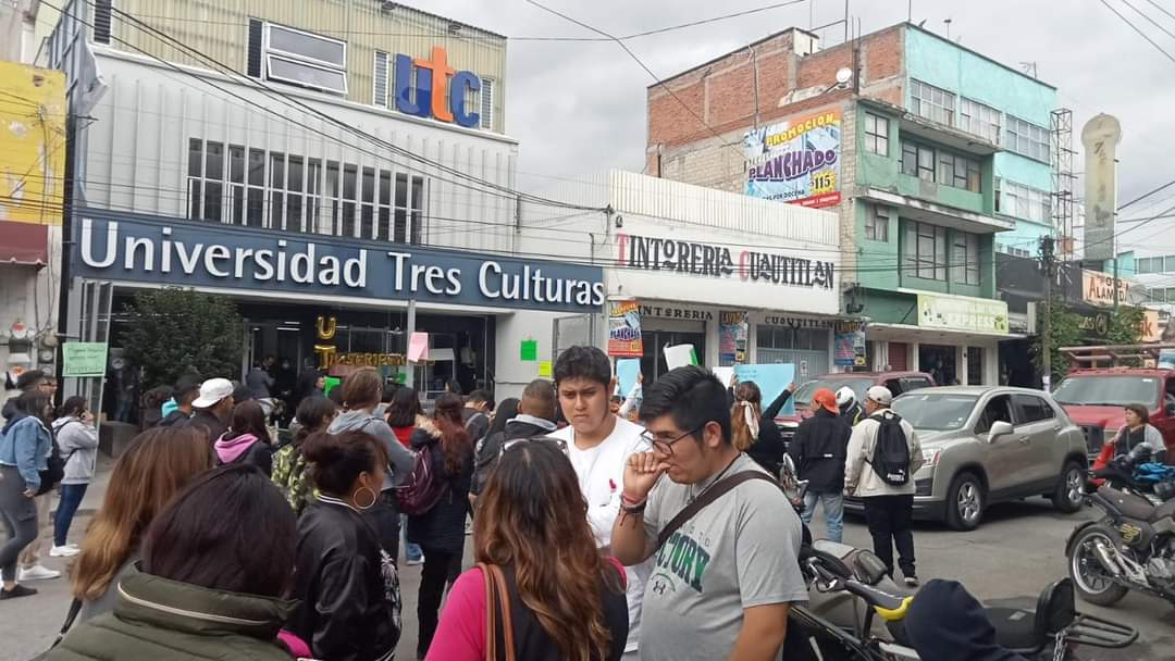 Estudiantes realizan paro en la Universidad Tres Culturas de Cuautitlán