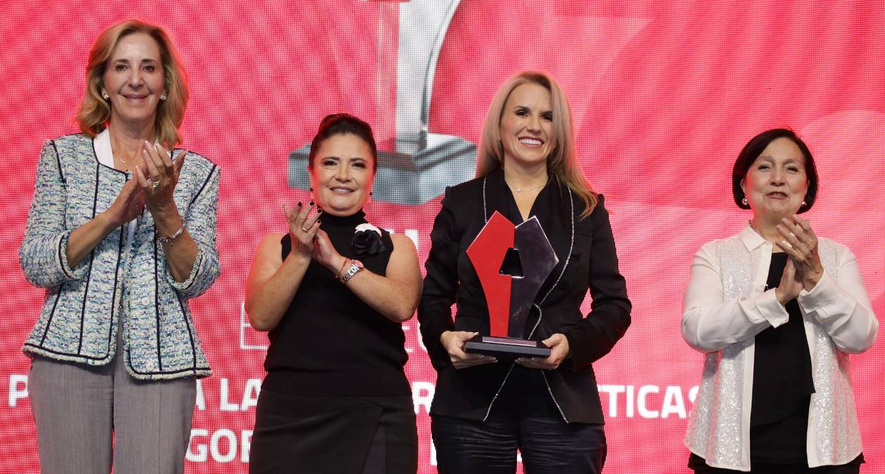 Romina Contreras obtiene premio alcaldes por “Complejo Rosa Mística”