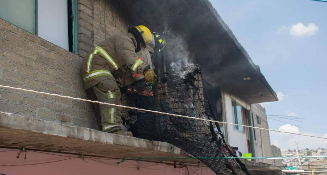 Atizapán: Protección Civil y Bomberos sofocan incendio en Las Águilas