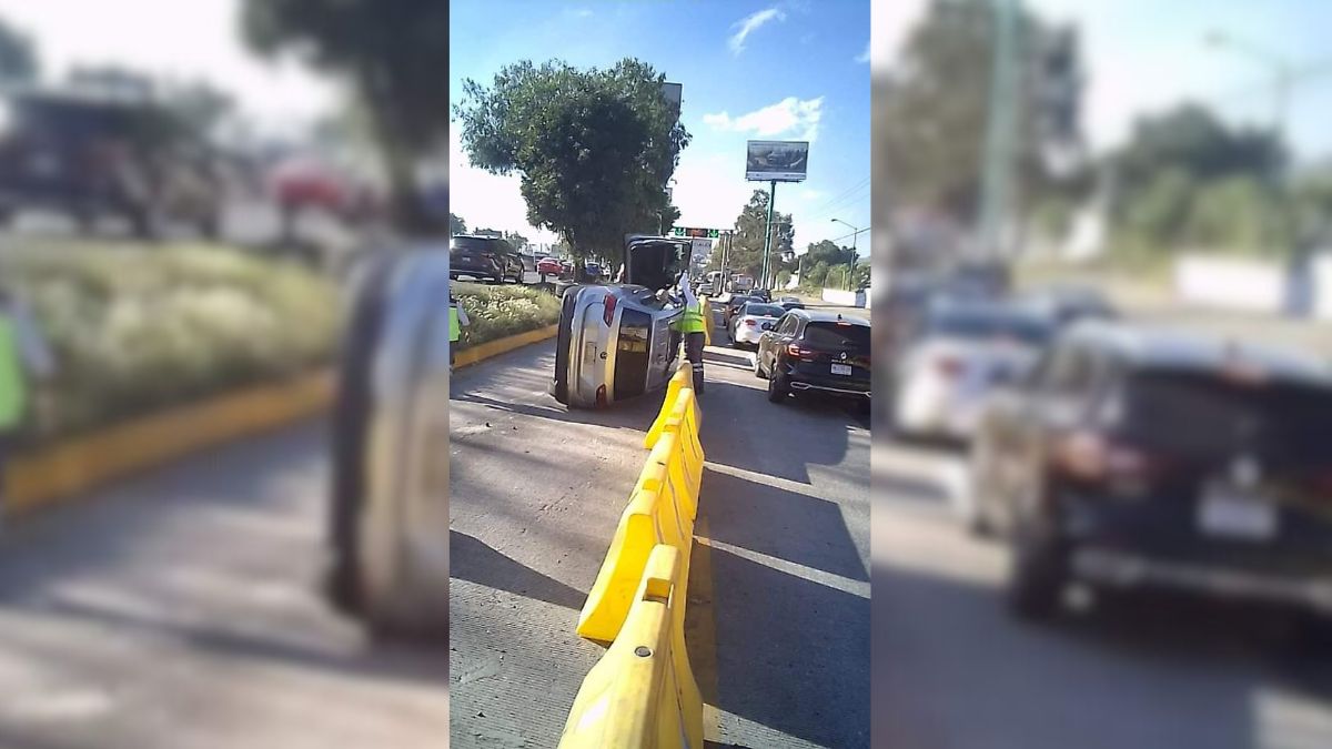 Cuautitlán Izcalli: Se registra la volcadura de un vehículo en la México Querétaro