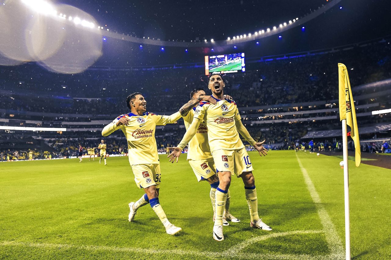 América vapulea a Chivas con una goleada y se queda con el Clásico Nacional