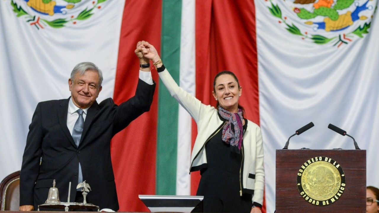 AMLO felicita a Claudia Sheinbaum por ganar encuestas de Morena para 2026