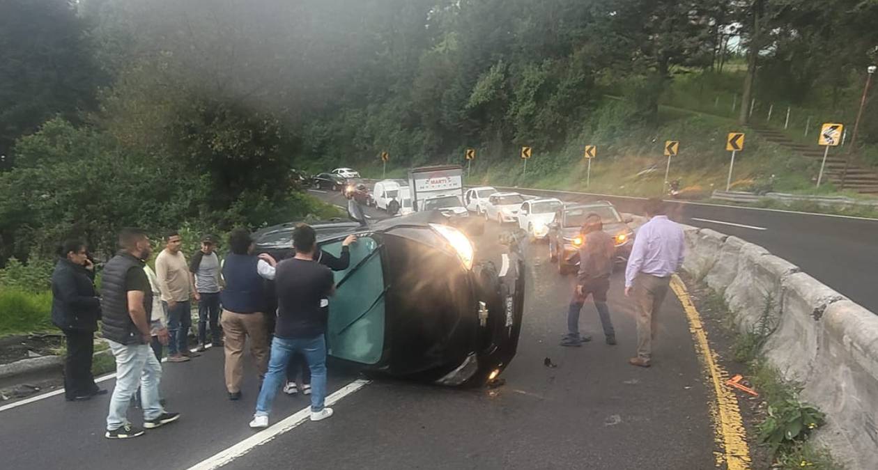 Volcadura en la carretera México-Toluca