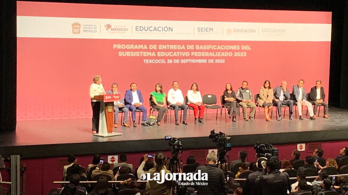 Delfina Gómez compromete 3 mil 200 plazas fijas a maestros federalizados