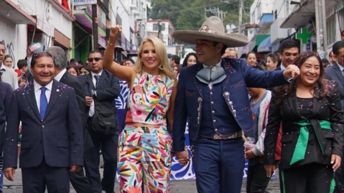 Romina Contreras encabeza Desfile Cívico por 123 Aniversario de la Independencia