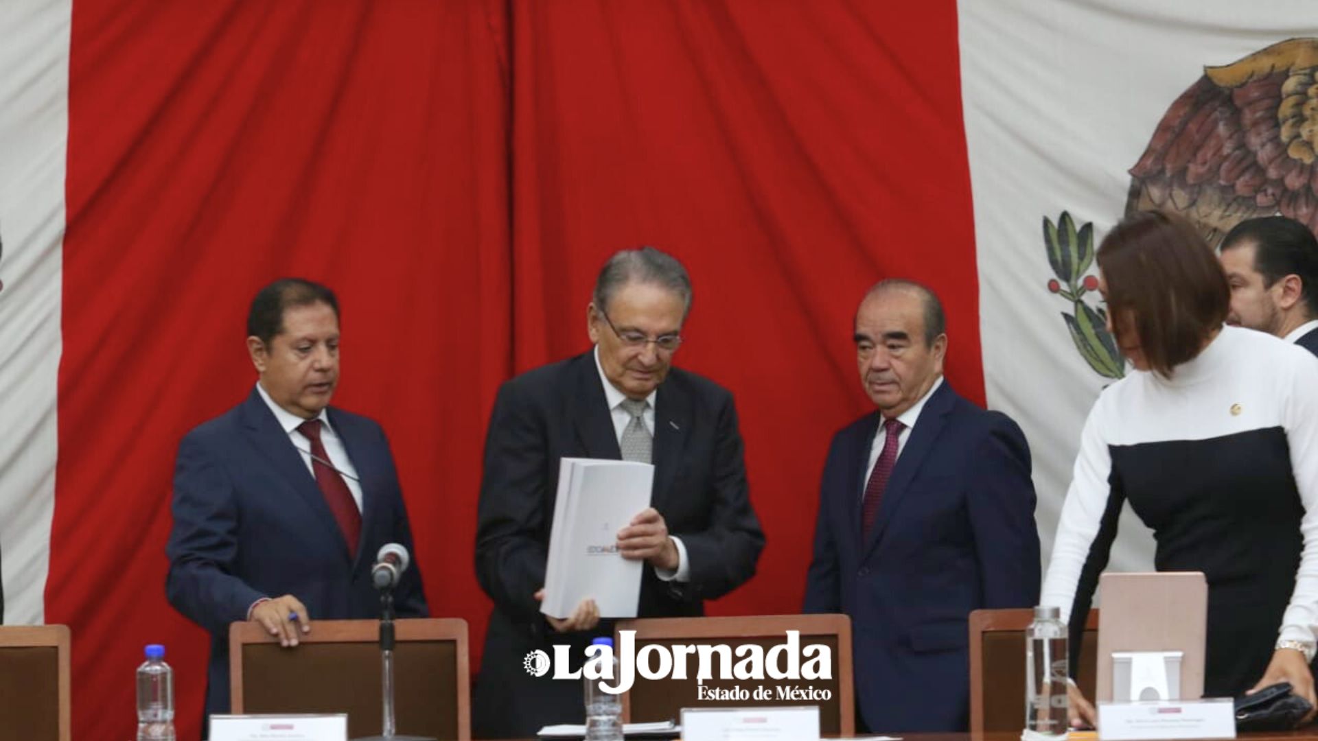 Entrega Ejecutiva estatal saliente informe de gobierno a Legislatura