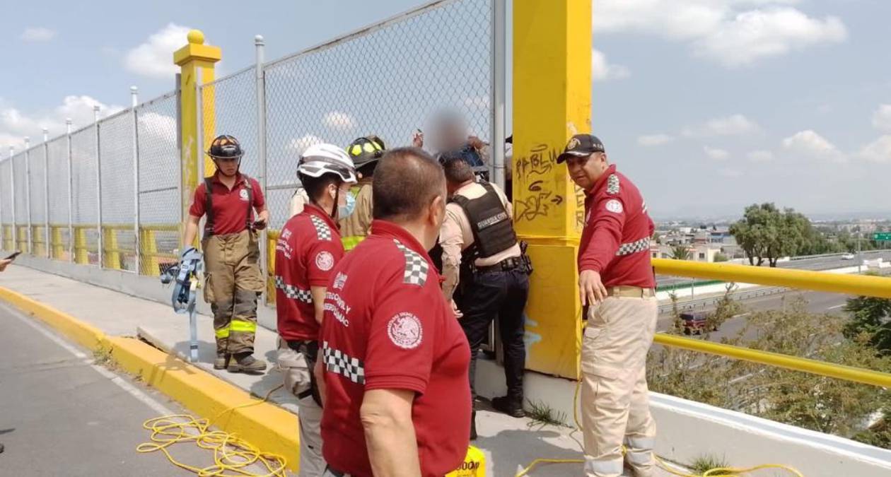 Tecámac: Frustran intento de joven de lanzarse en un puente