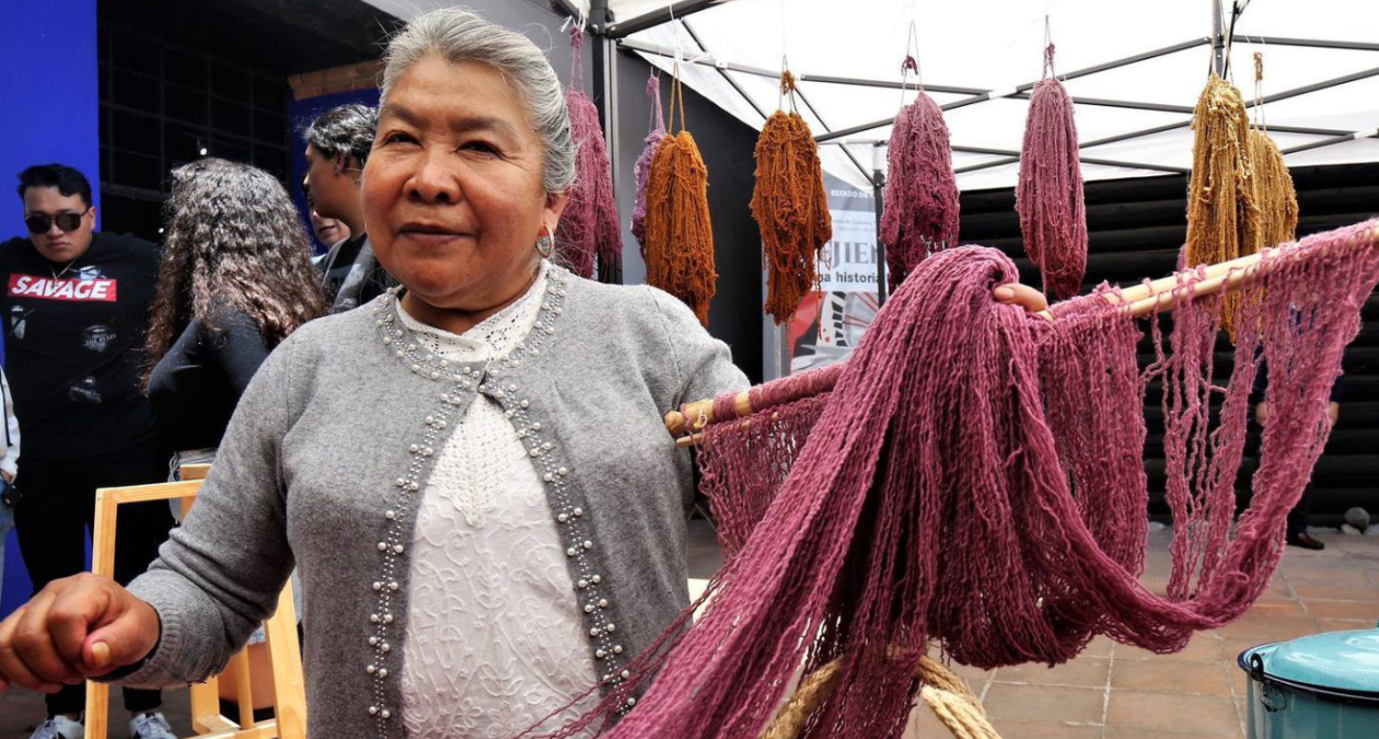 La maestra Reyna, textilera y guardiana de la cultura otomí en Edomex