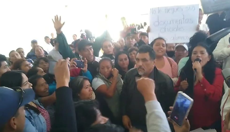 Valle de Chalco: Agreden a reporteros en instalaciones de una preparatoria