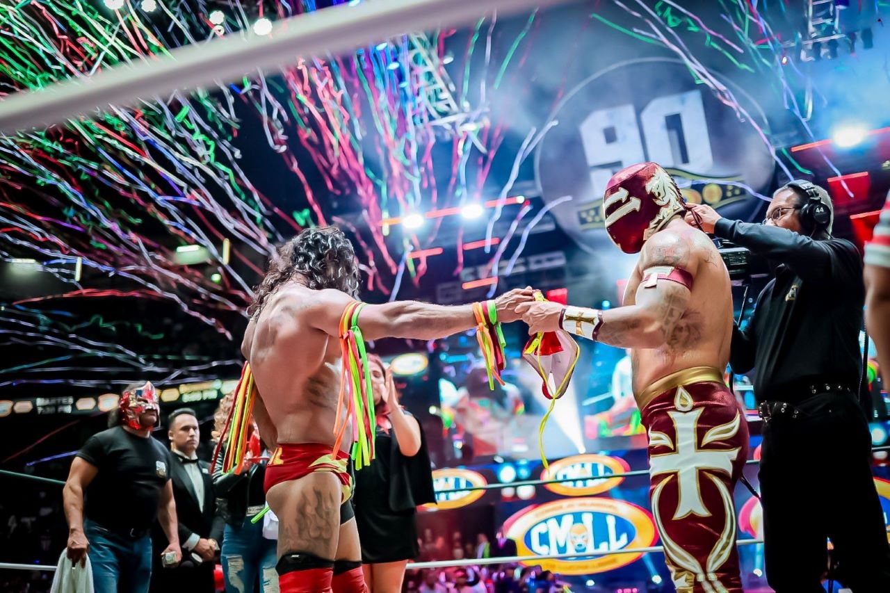 Foto de Templario y Dragón Rojo Jr, protagonistas del 90 Aniversario del CMLL.