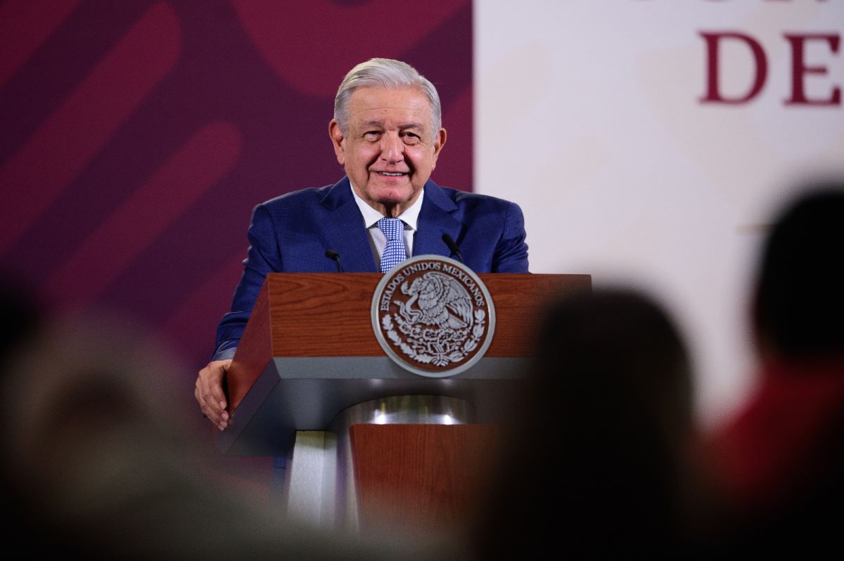 Llama AMLO a vacunarse “sin miedo” contra influenza y Covid