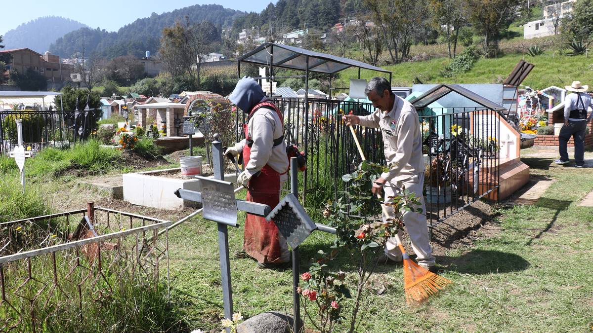 Huixquilucan: Realiza limpieza de panteones previo al Día de Muertos