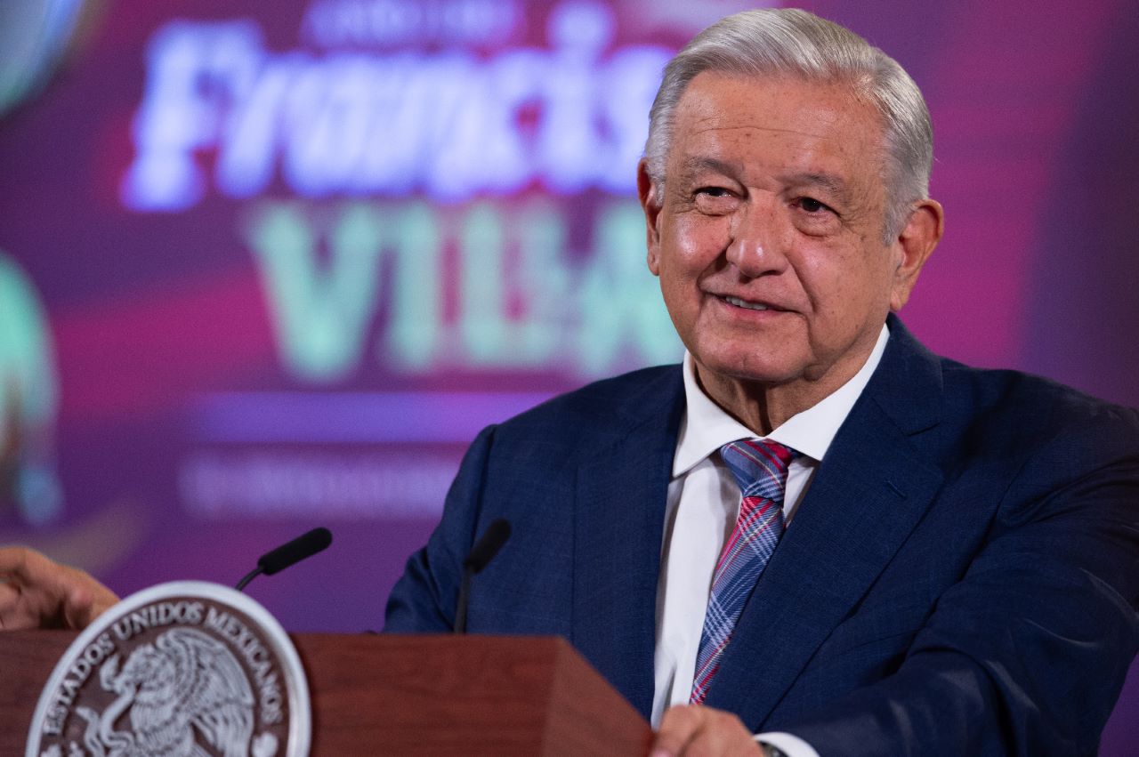 Foto de AMLO, quien dijo tener aprobado el presupuesto para liquidar a todos los trabajadores de Notimex.